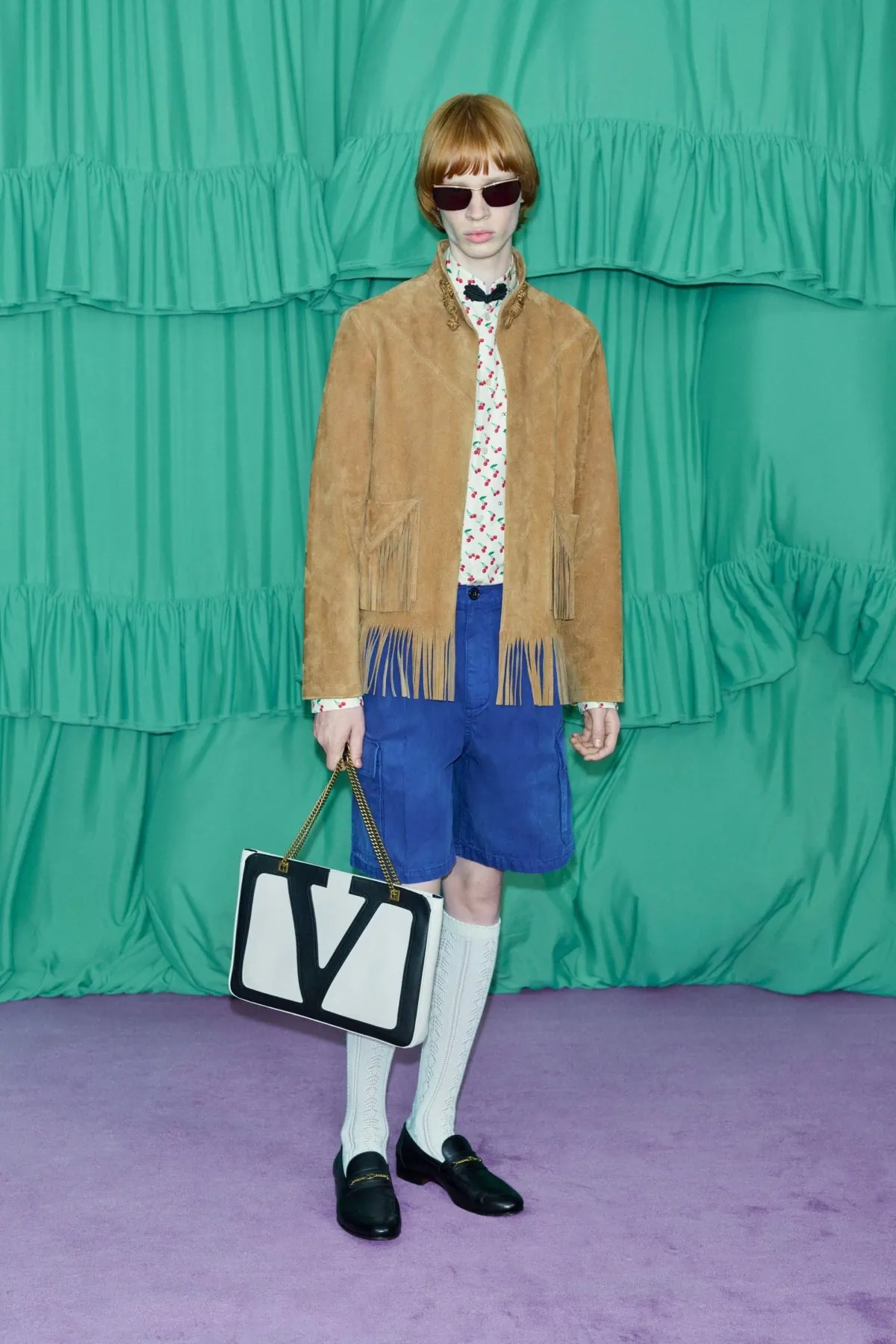 Alessandro Michele redéfinit l'élégance pour la collection Valentino Pré-Automne 2025