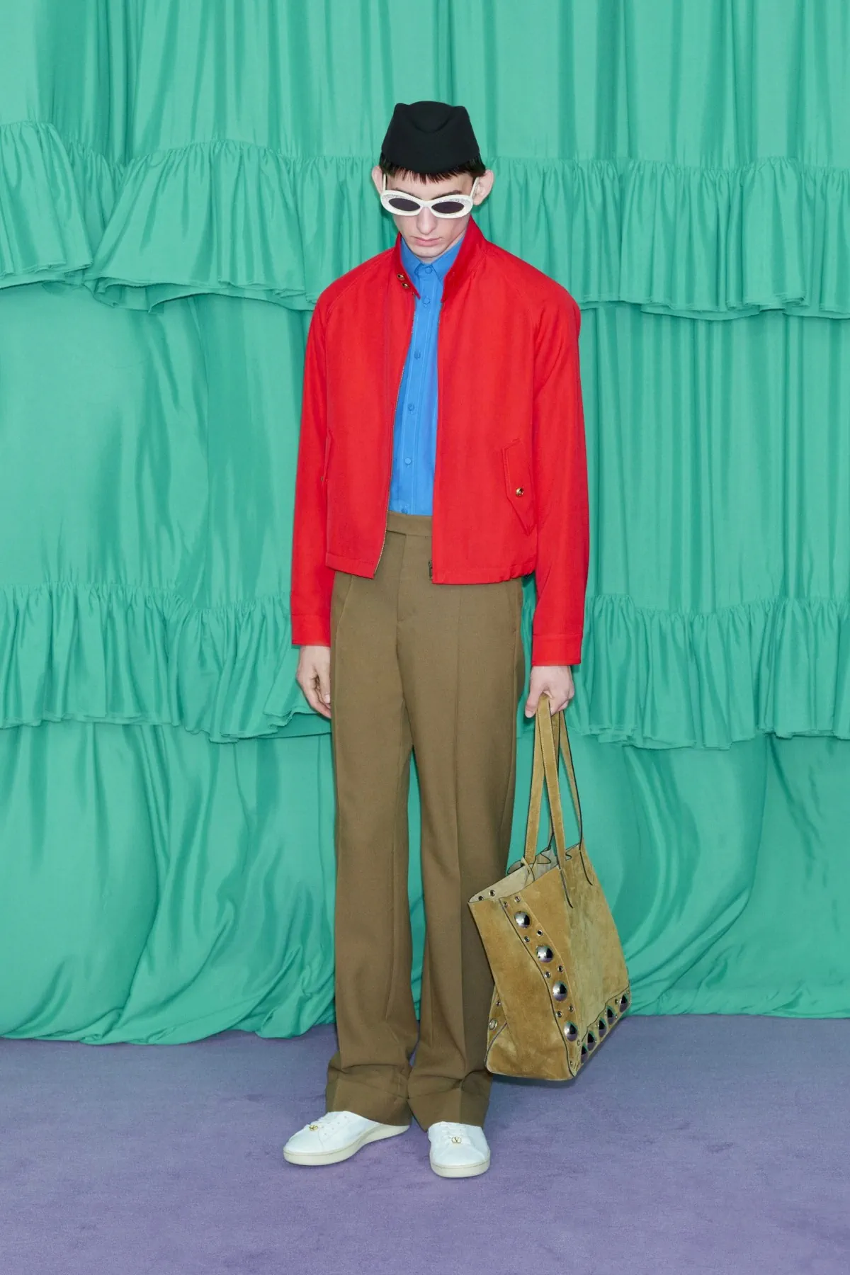 Alessandro Michele redéfinit l'élégance pour la collection Valentino Pré-Automne 2025