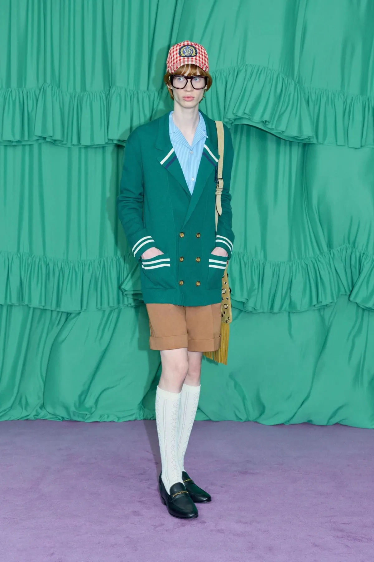 Alessandro Michele redéfinit l'élégance pour la collection Valentino Pré-Automne 2025