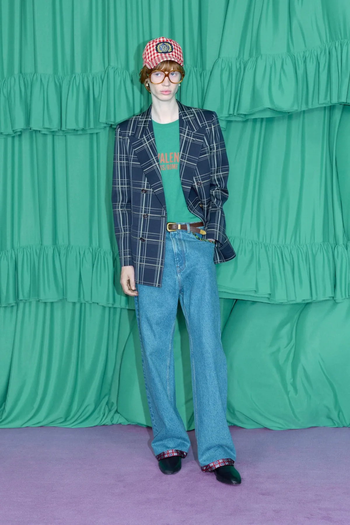 Alessandro Michele redéfinit l'élégance pour la collection Valentino Pré-Automne 2025