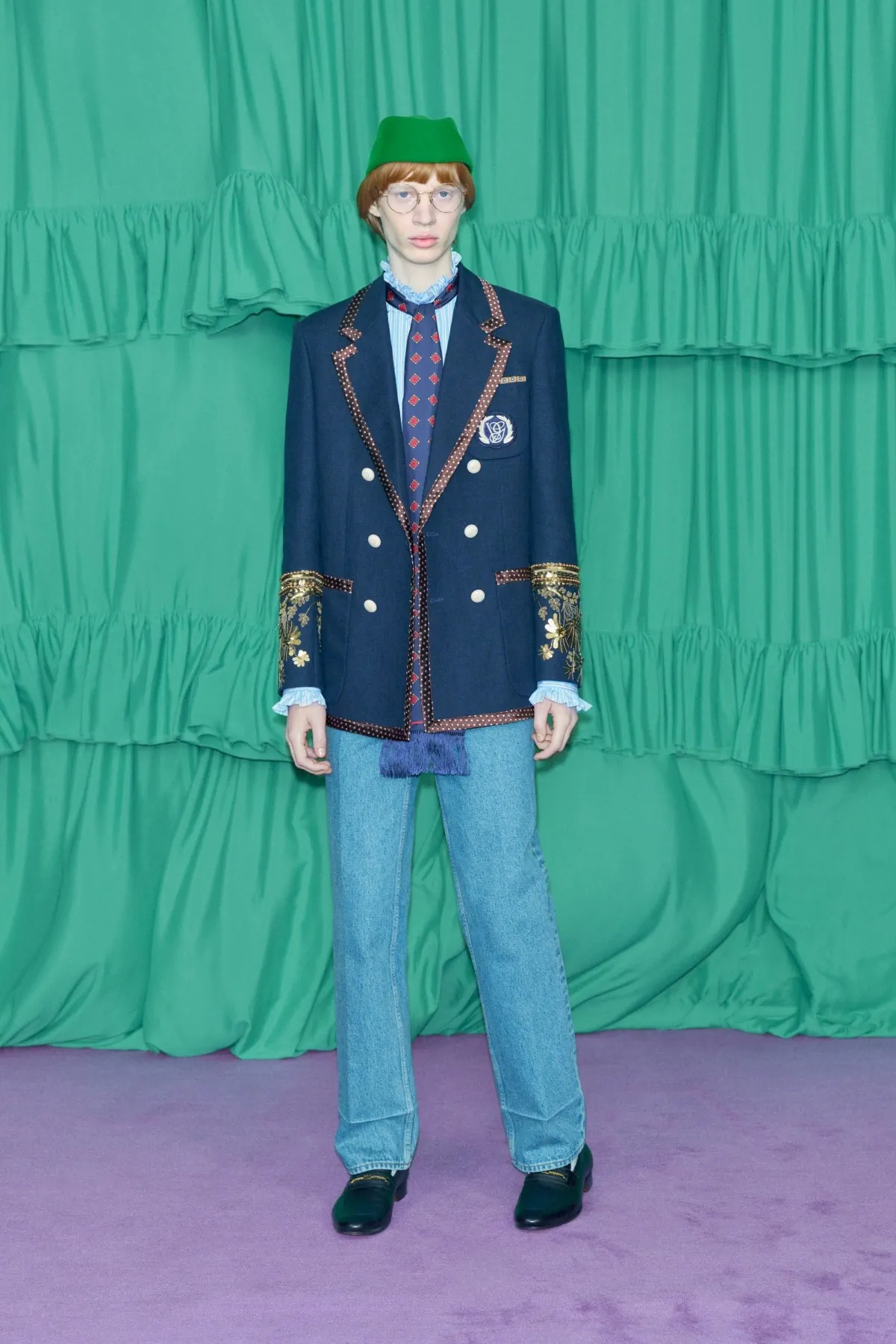 Alessandro Michele redéfinit l'élégance pour la collection Valentino Pré-Automne 2025