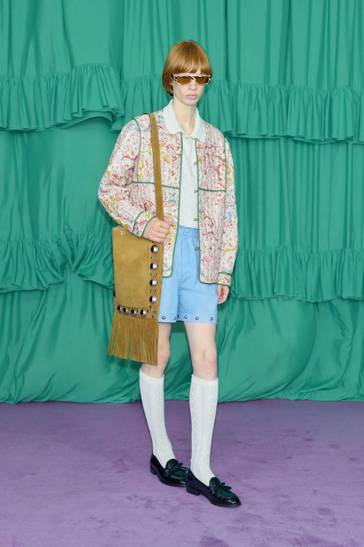 Alessandro Michele redéfinit l'élégance pour la collection Valentino Pré-Automne 2025
