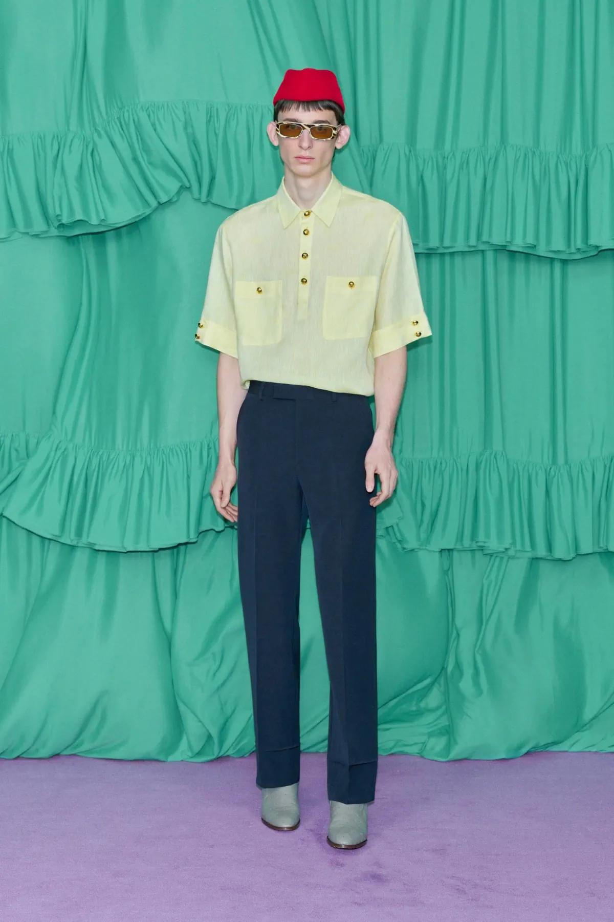 Alessandro Michele redéfinit l'élégance pour la collection Valentino Pré-Automne 2025