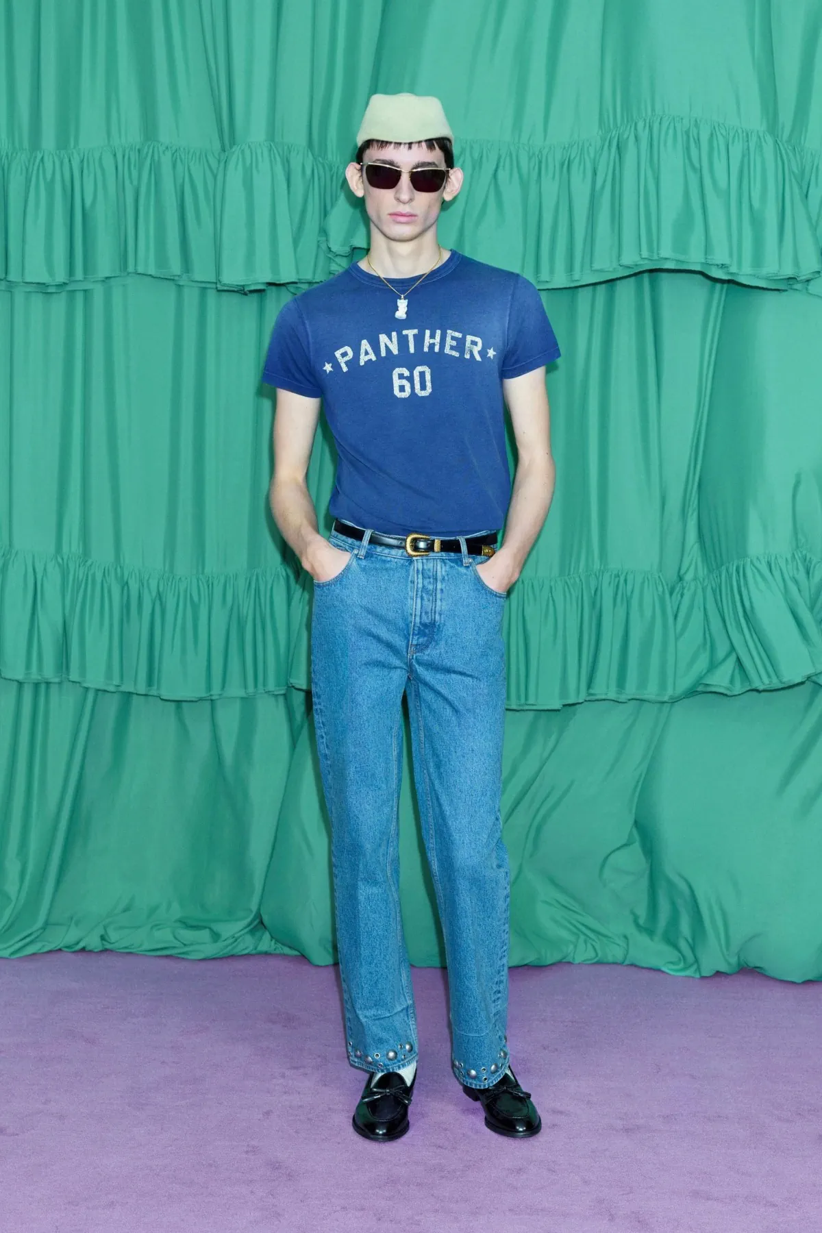 Alessandro Michele redéfinit l'élégance pour la collection Valentino Pré-Automne 2025