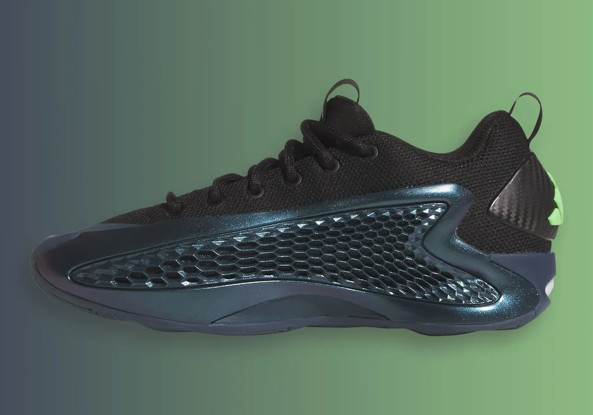 L'adidas AE 1 Low « Arctic Night » dévoile une nouvelle vision audacieuse des chaussures de basket-ball
