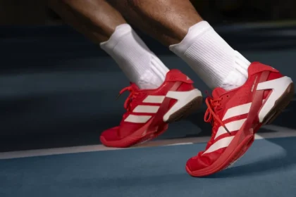 L'Adizero Ubersonic 5 fait ses débuts avec des performances innovantes sur le court