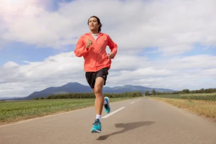 La GEL-NIMBUS 27 d'ASICS est la chaussure idéale pour les coureurs de longue distance