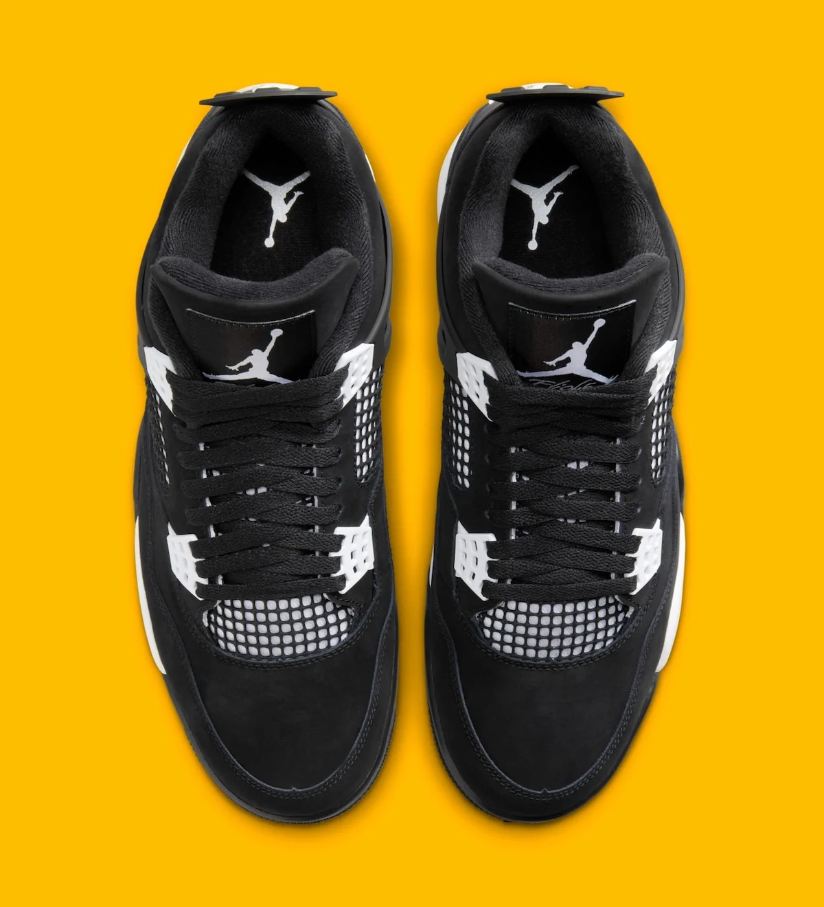 La Air Jordan 4 « White Thunder » est de retour avec un look noir et blanc audacieux