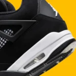 La Air Jordan 4 « White Thunder » est de retour avec un look noir et blanc audacieux