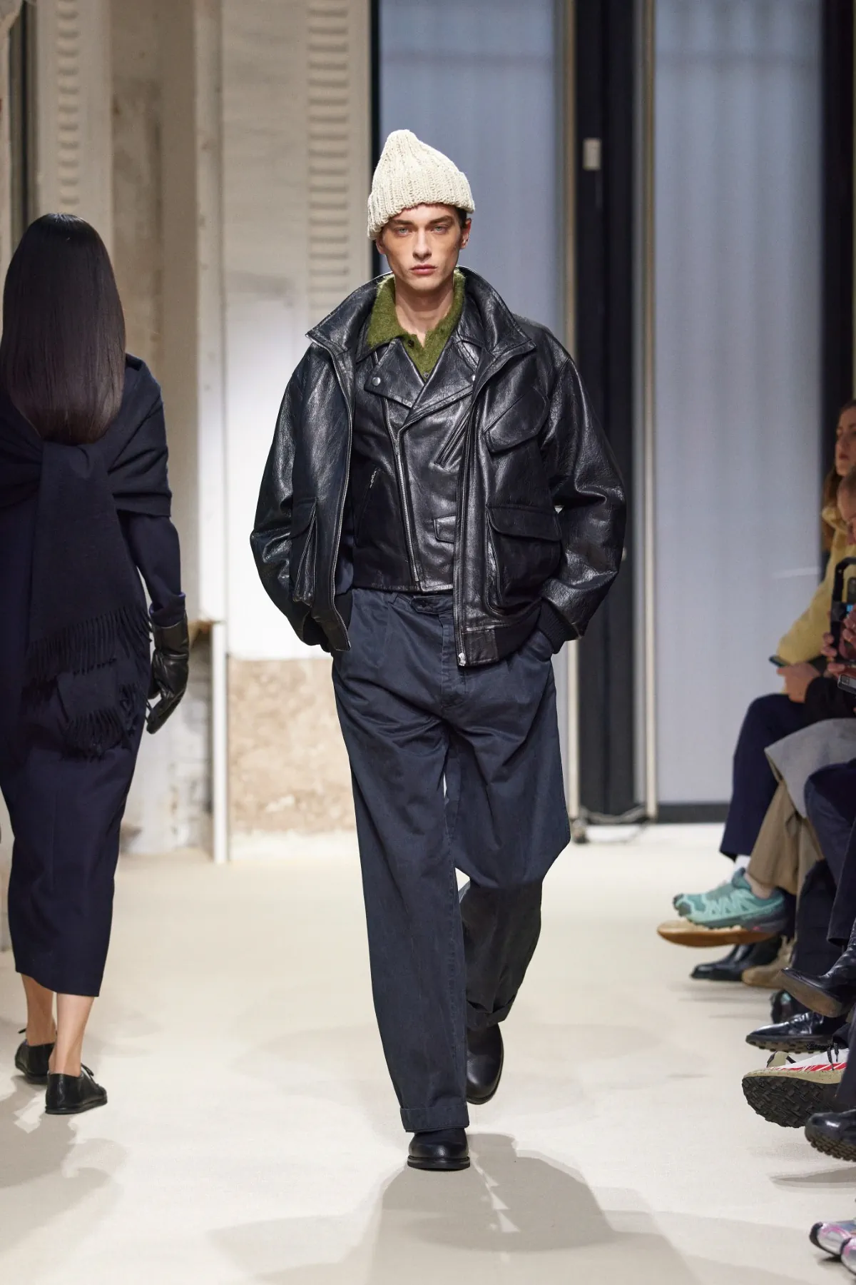 La collection automne 2025 d’AURALEE s'inspire du quotidien pour créer des vêtements masculins intemporels