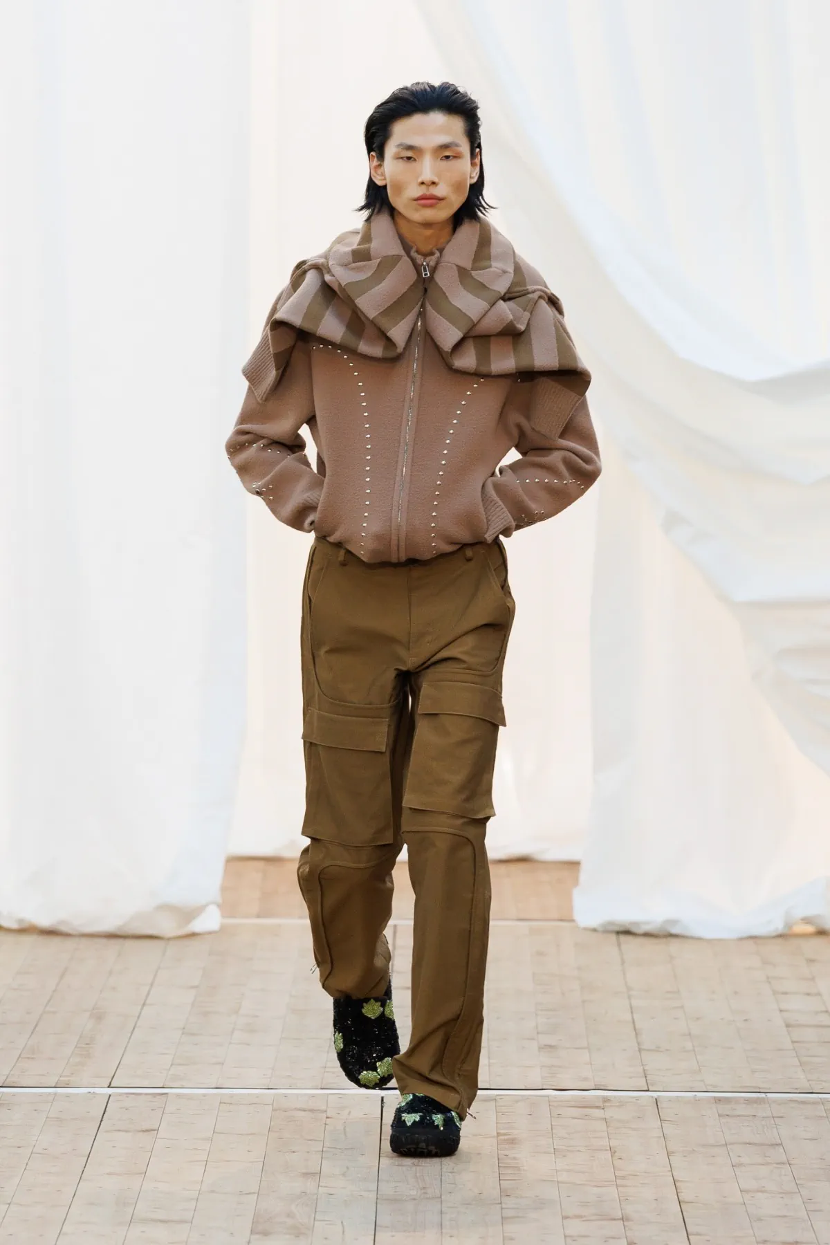 Pour l'automne 2025, BLUEMARBLE puise son élégance dans les souvenirs rustiques et les voyages internationaux