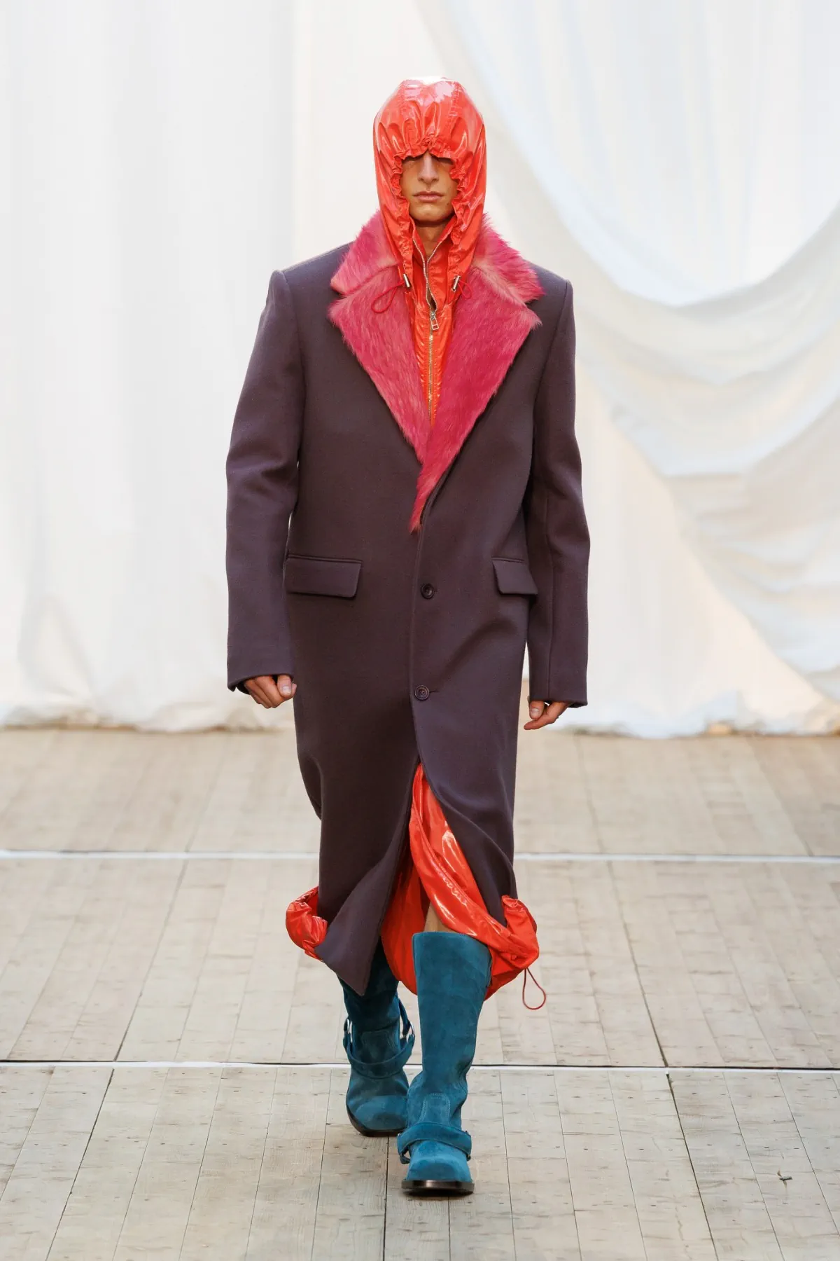 Pour l'automne 2025, BLUEMARBLE puise son élégance dans les souvenirs rustiques et les voyages internationaux