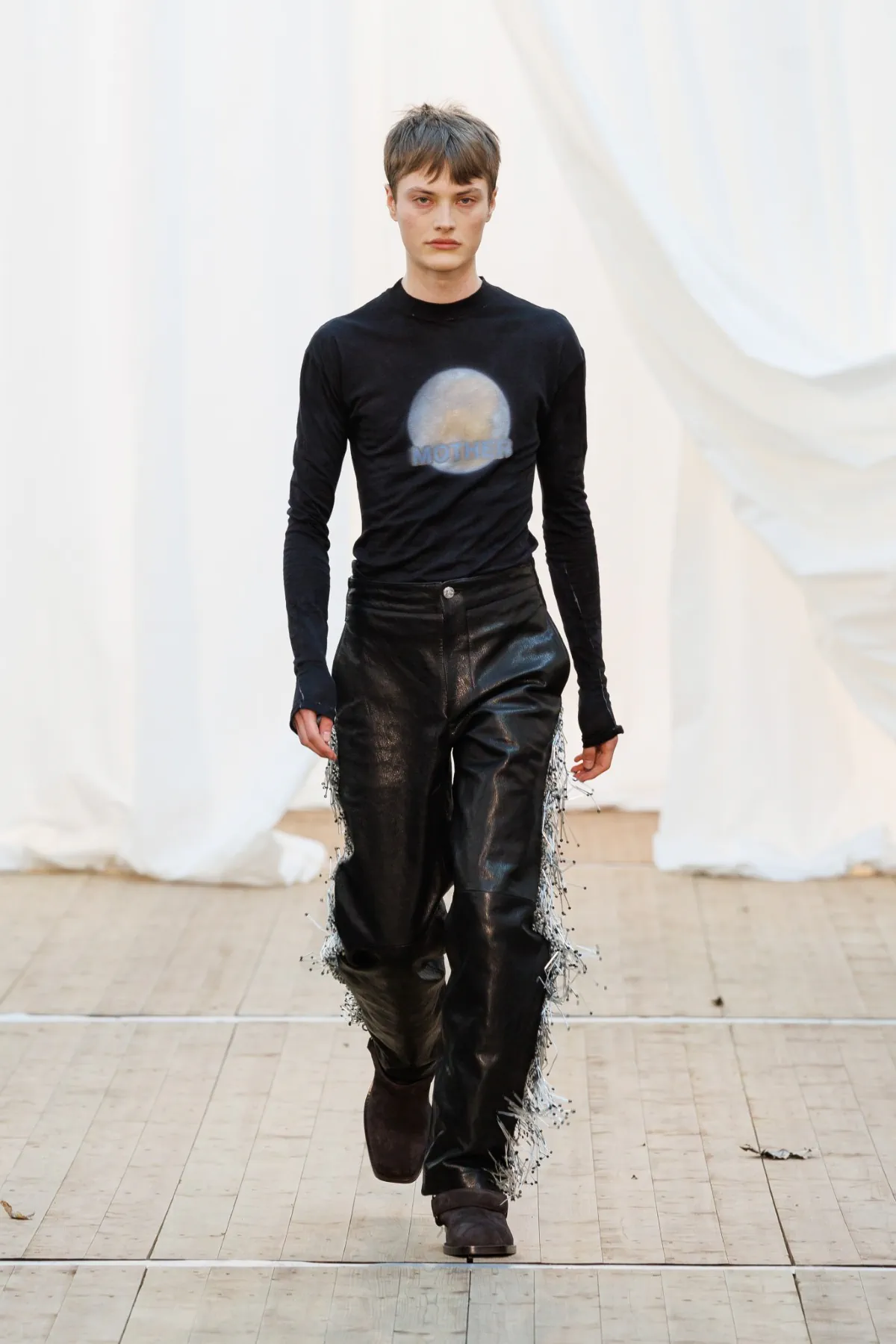 Pour l'automne 2025, BLUEMARBLE puise son élégance dans les souvenirs rustiques et les voyages internationaux