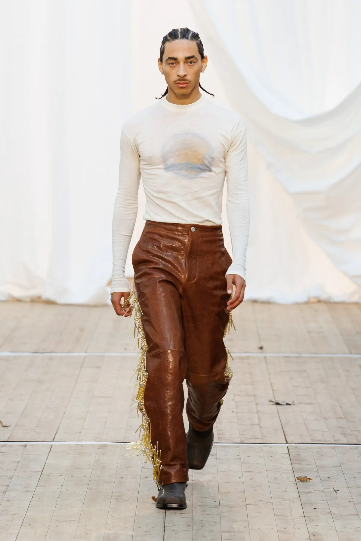 Pour l'automne 2025, BLUEMARBLE puise son élégance dans les souvenirs rustiques et les voyages internationaux