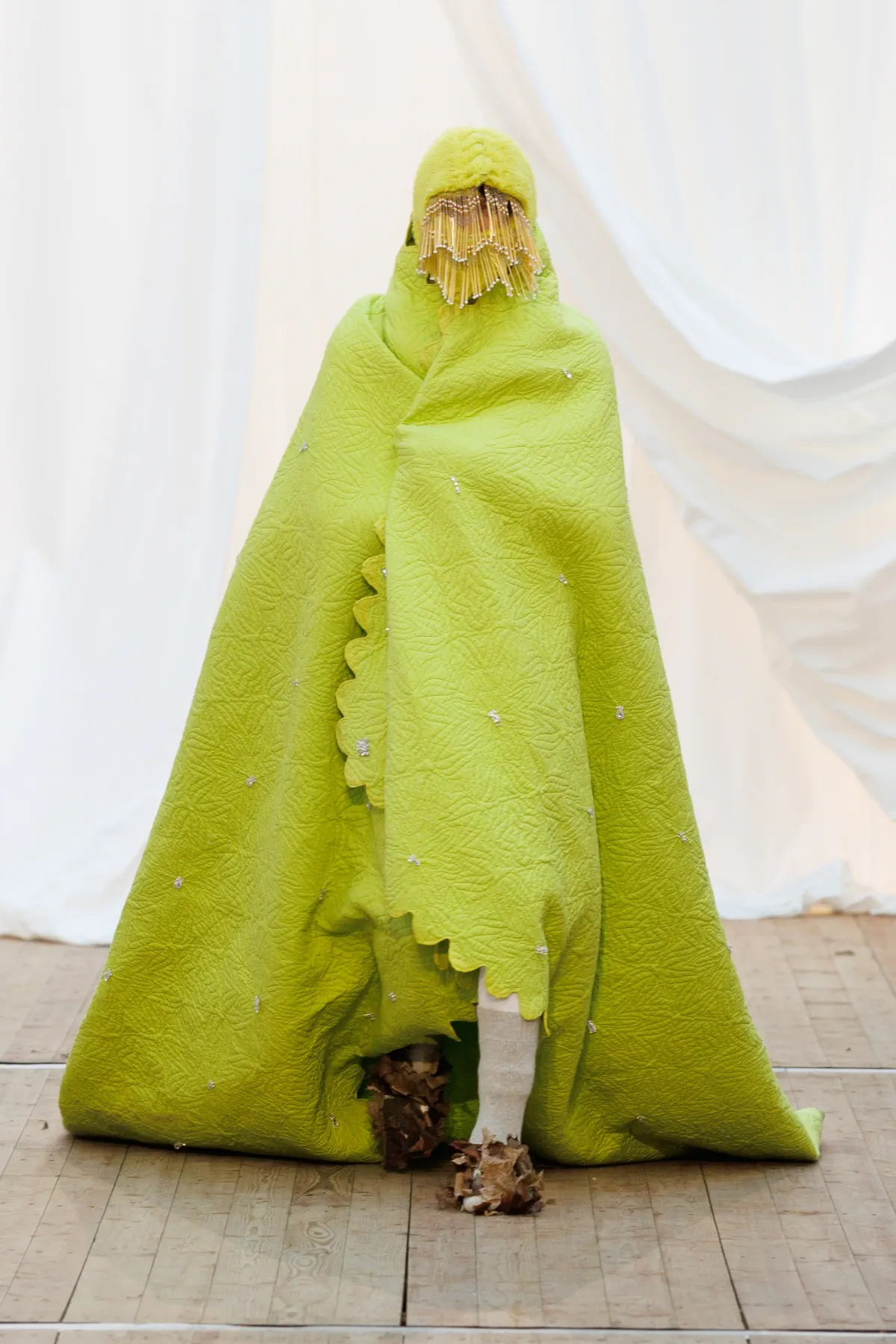 Pour l'automne 2025, BLUEMARBLE puise son élégance dans les souvenirs rustiques et les voyages internationaux