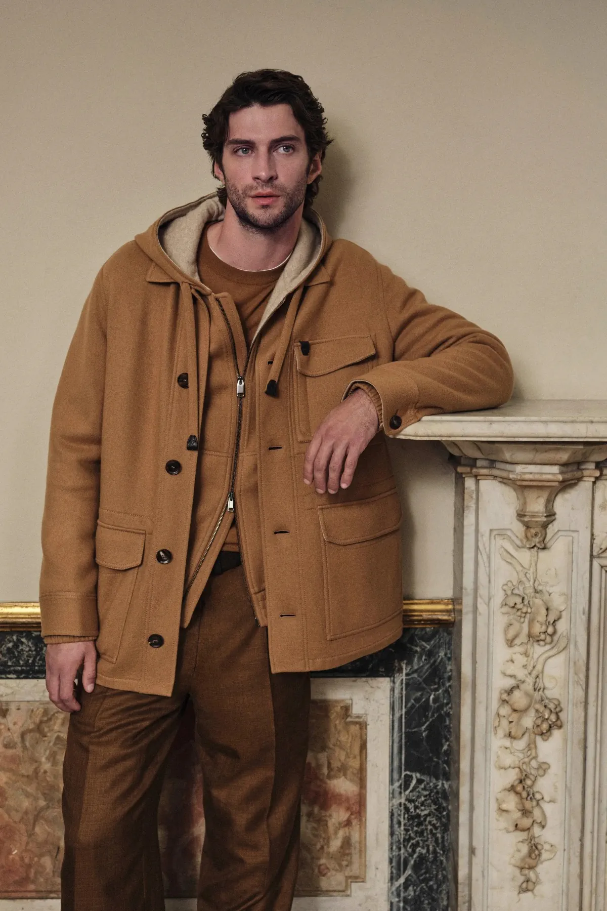 La collection Brioni automne 2025 célèbre la légèreté et le mouvement à Milan