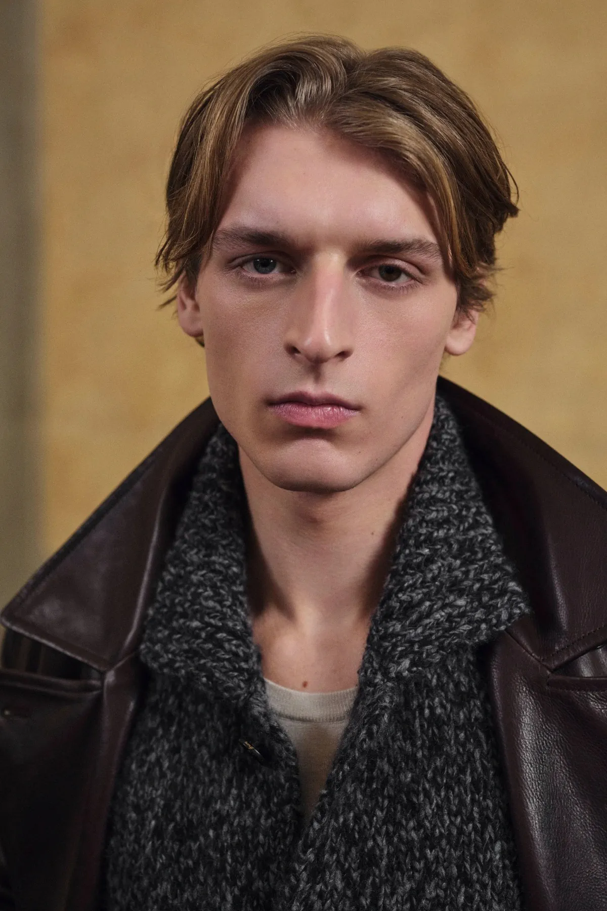 La collection Brioni automne 2025 célèbre la légèreté et le mouvement à Milan