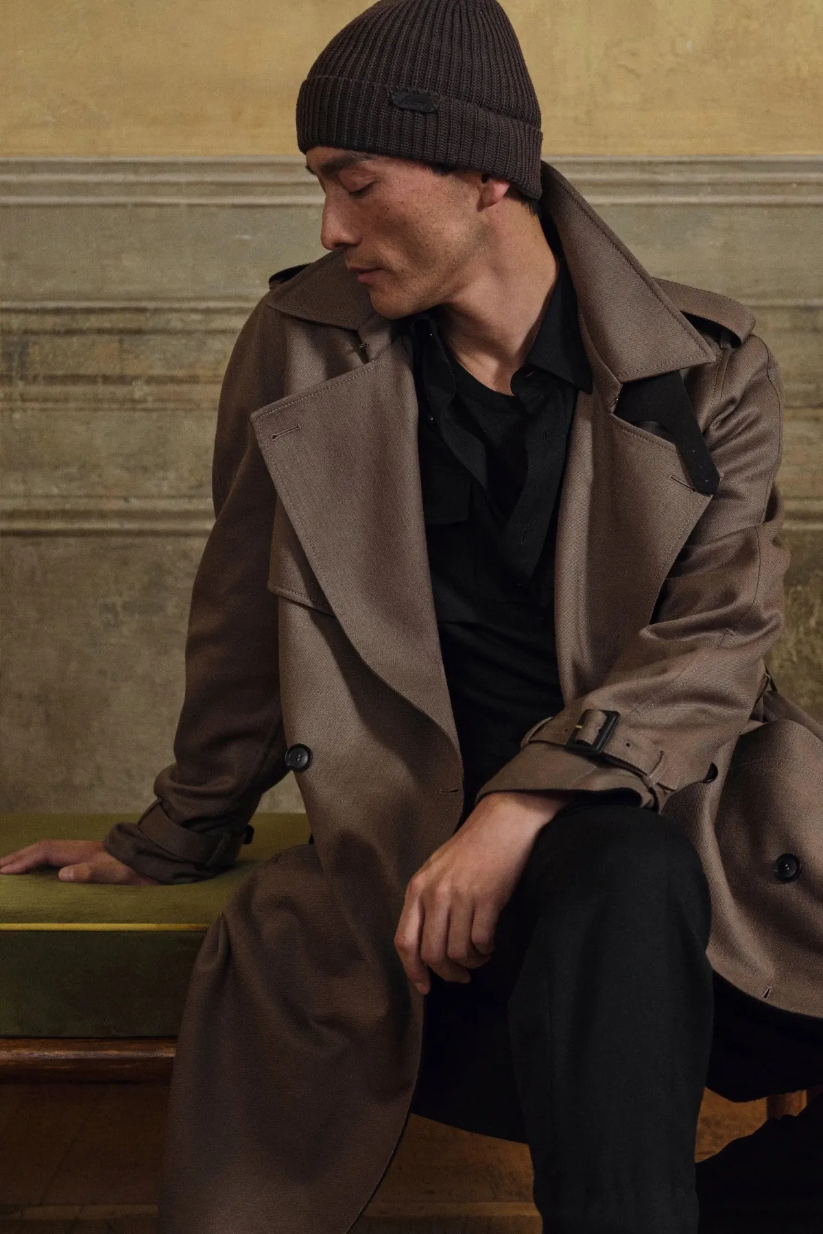 La collection Brioni automne 2025 célèbre la légèreté et le mouvement à Milan