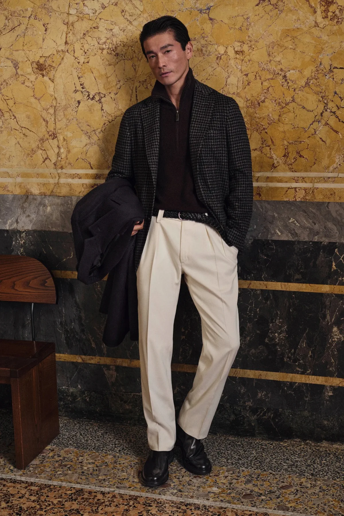 La collection Brioni automne 2025 célèbre la légèreté et le mouvement à Milan