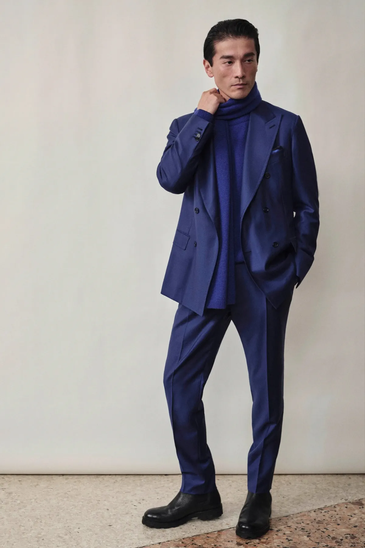 La collection Brioni automne 2025 célèbre la légèreté et le mouvement à Milan