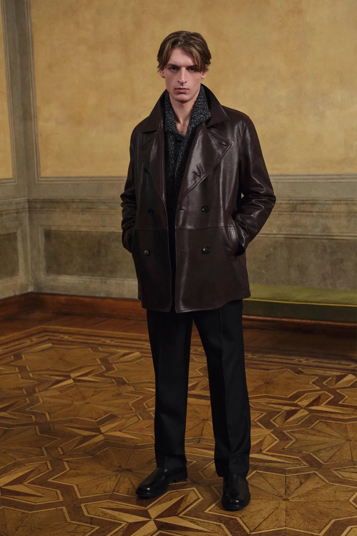 La collection Brioni automne 2025 célèbre la légèreté et le mouvement à Milan