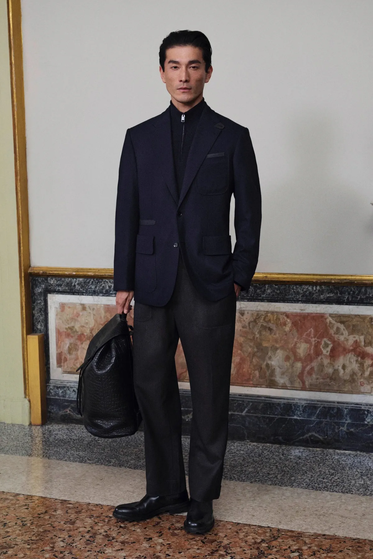 La collection Brioni automne 2025 célèbre la légèreté et le mouvement à Milan