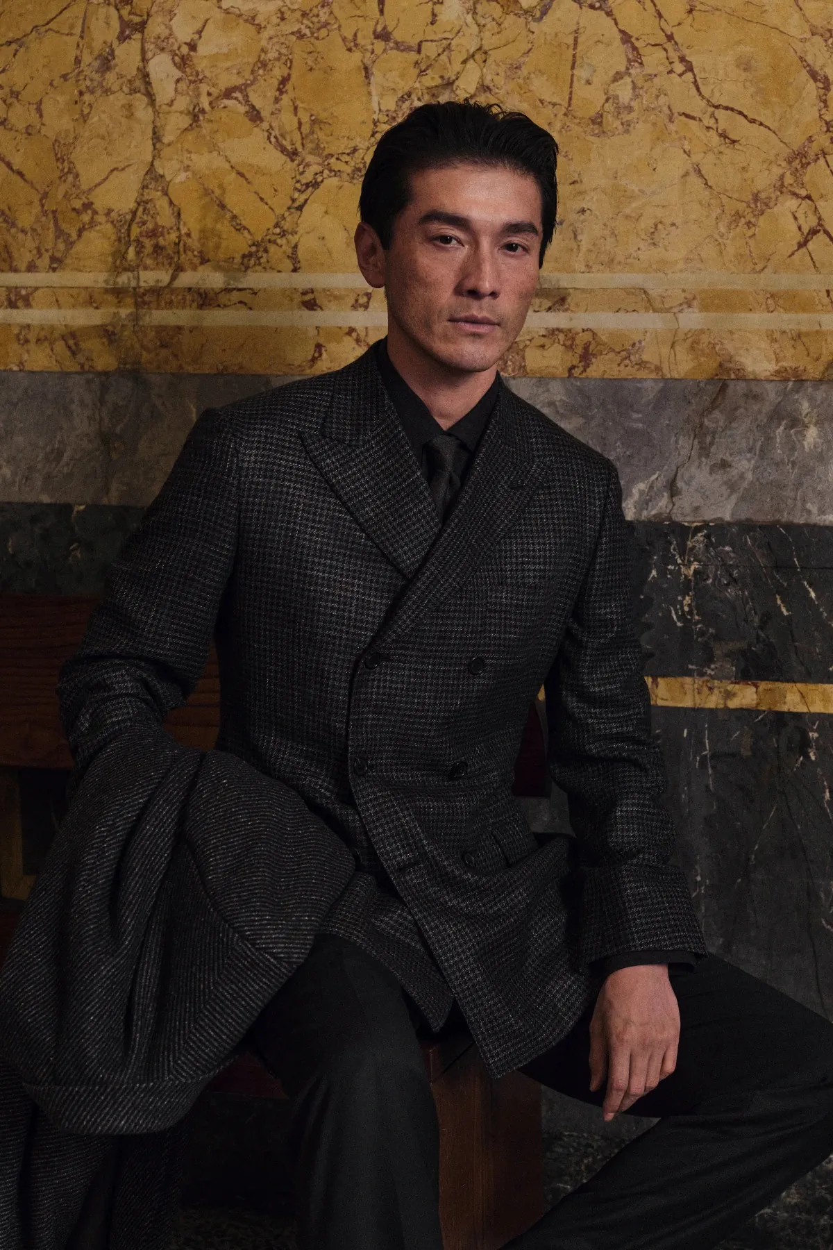 La collection Brioni automne 2025 célèbre la légèreté et le mouvement à Milan