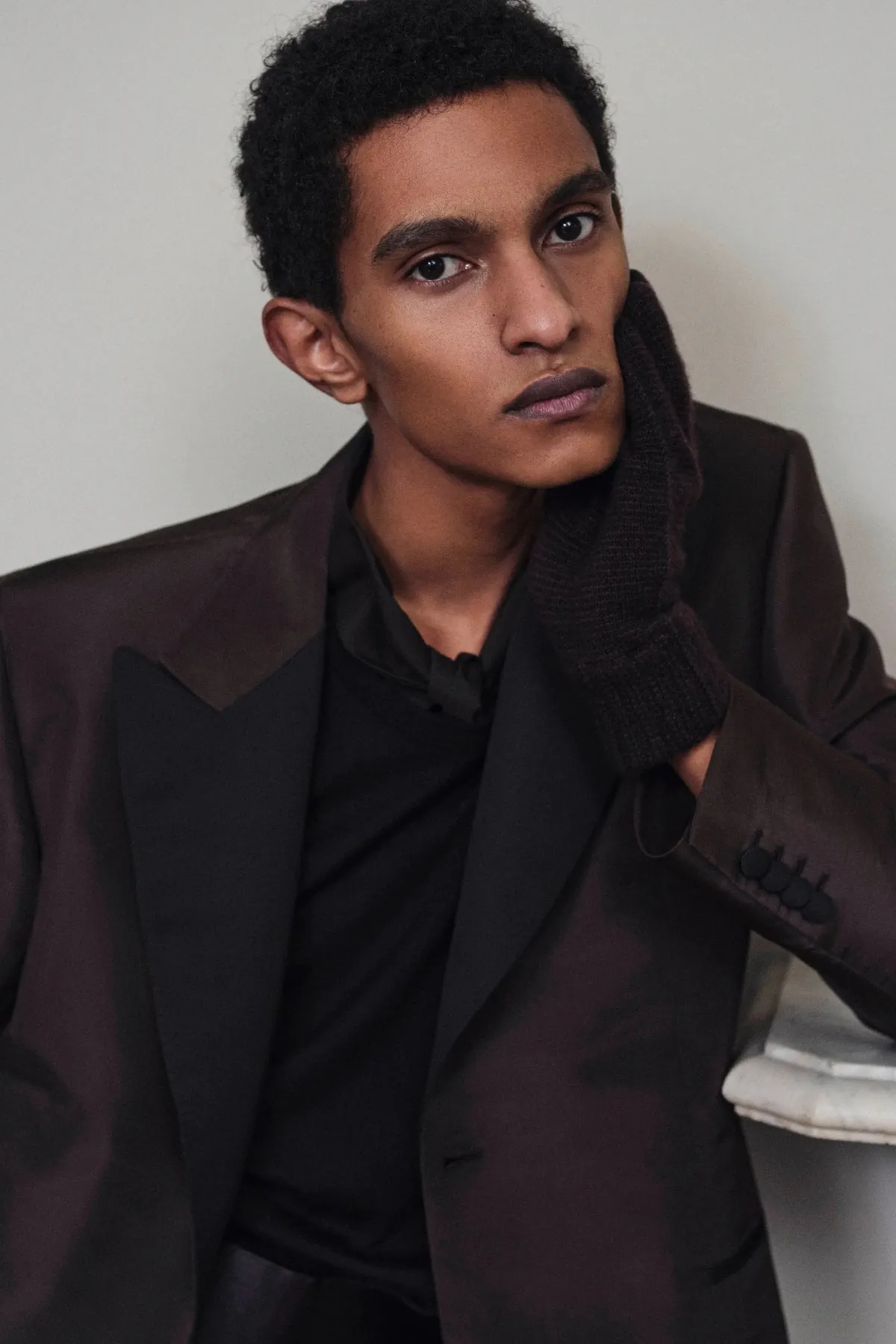 La collection Brioni automne 2025 célèbre la légèreté et le mouvement à Milan