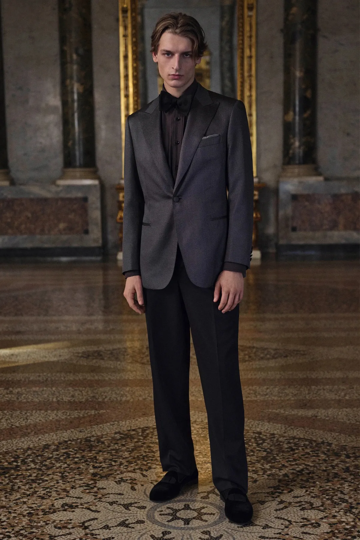 La collection Brioni automne 2025 célèbre la légèreté et le mouvement à Milan