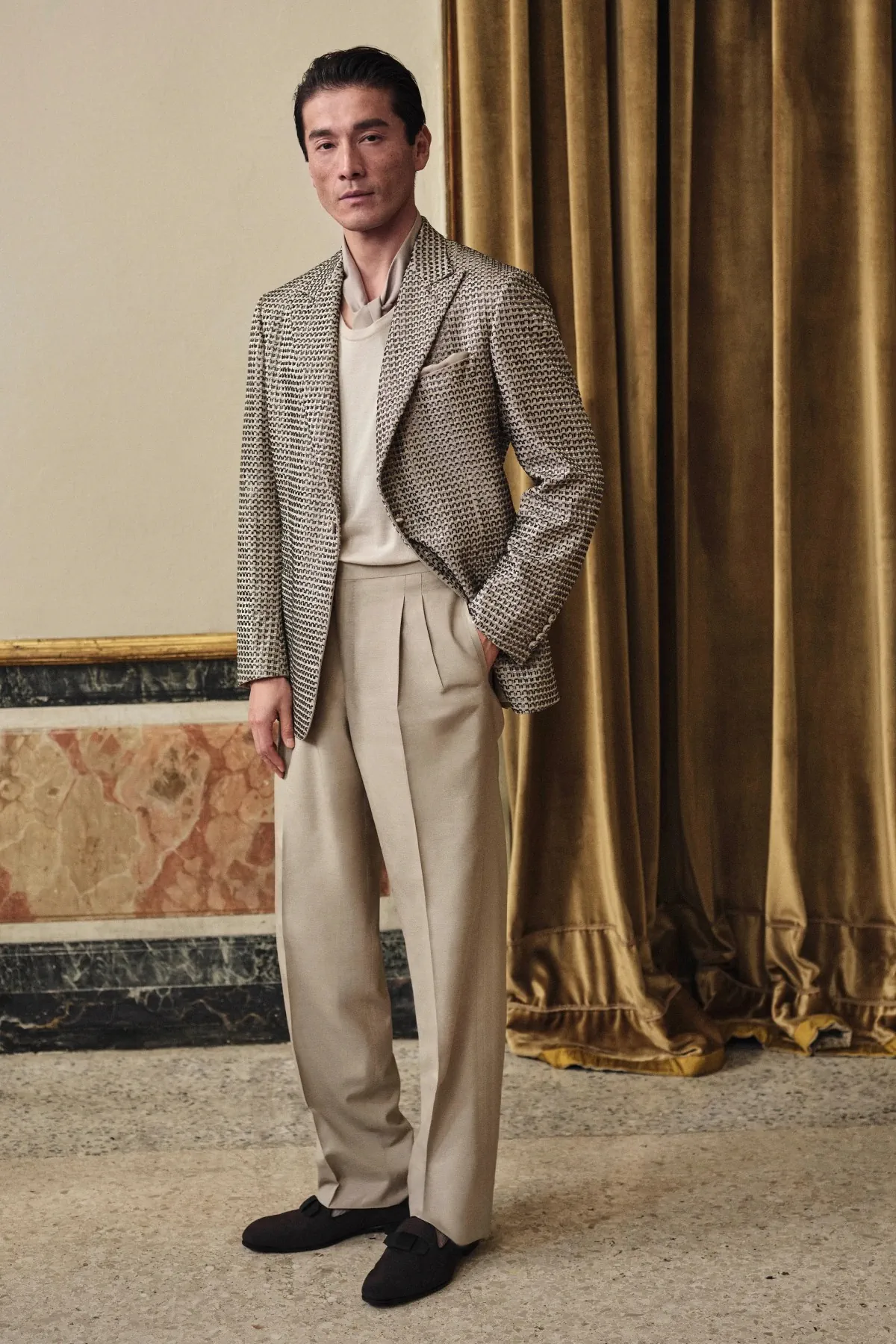 La collection Brioni automne 2025 célèbre la légèreté et le mouvement à Milan