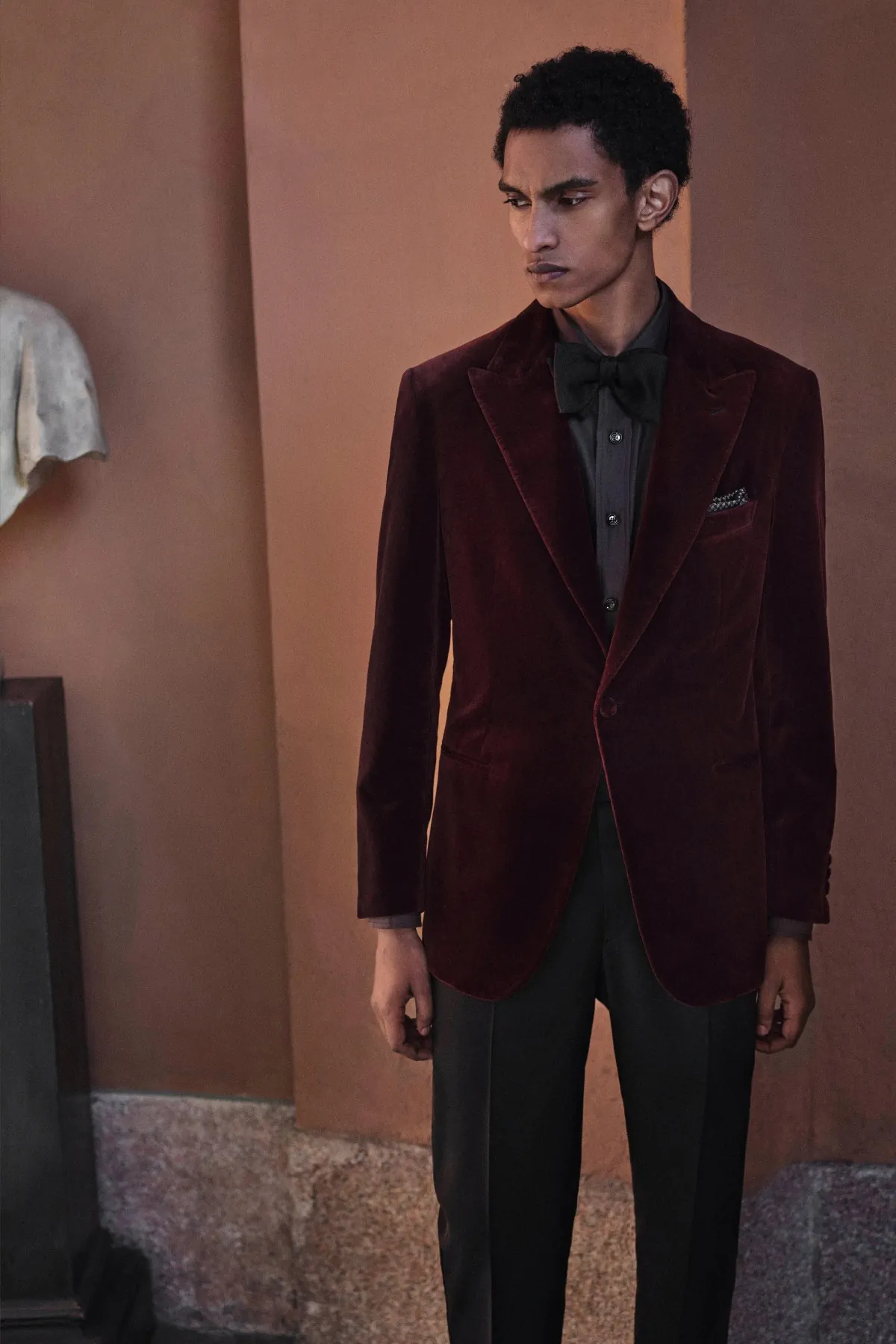 La collection Brioni automne 2025 célèbre la légèreté et le mouvement à Milan
