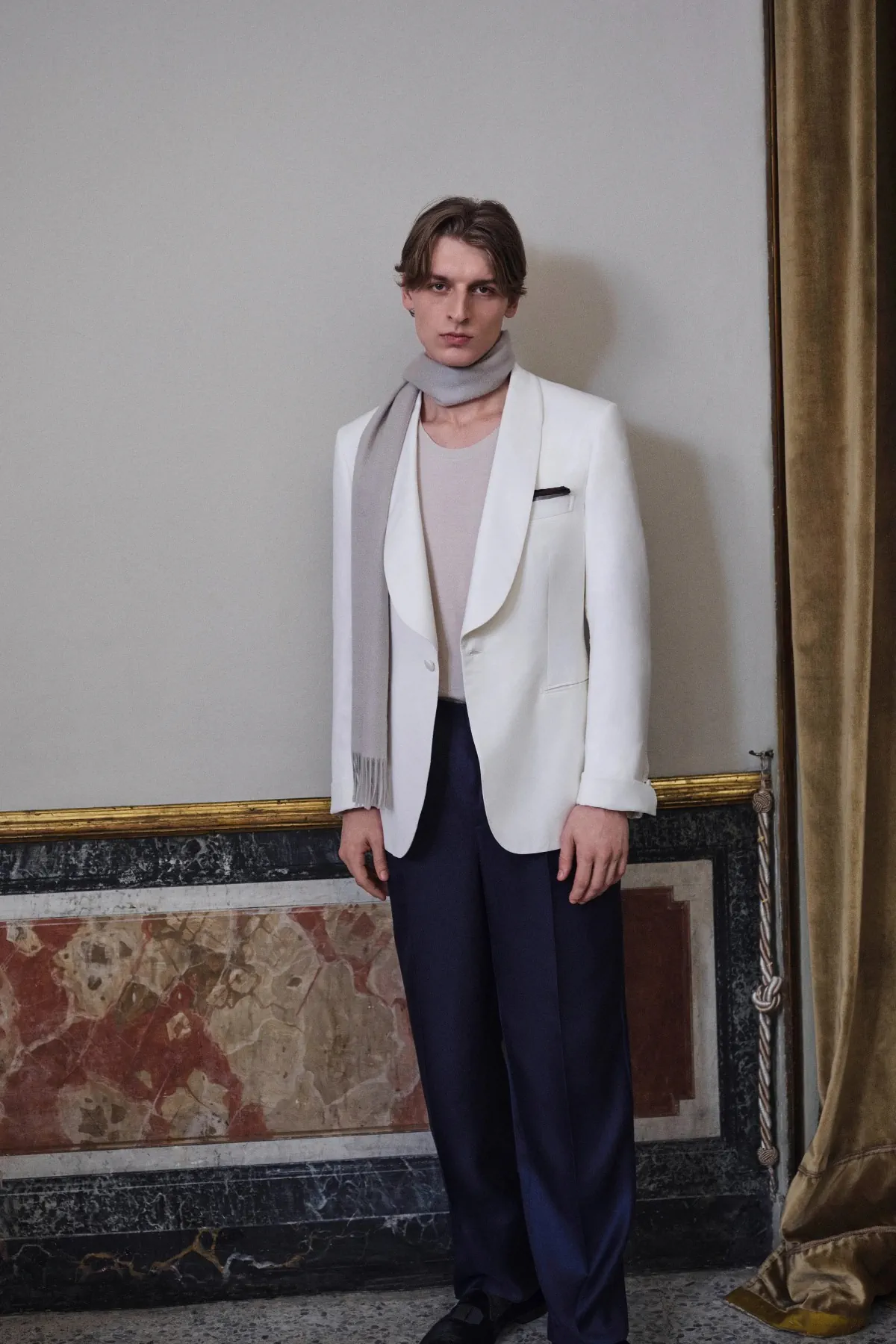 La collection Brioni automne 2025 célèbre la légèreté et le mouvement à Milan