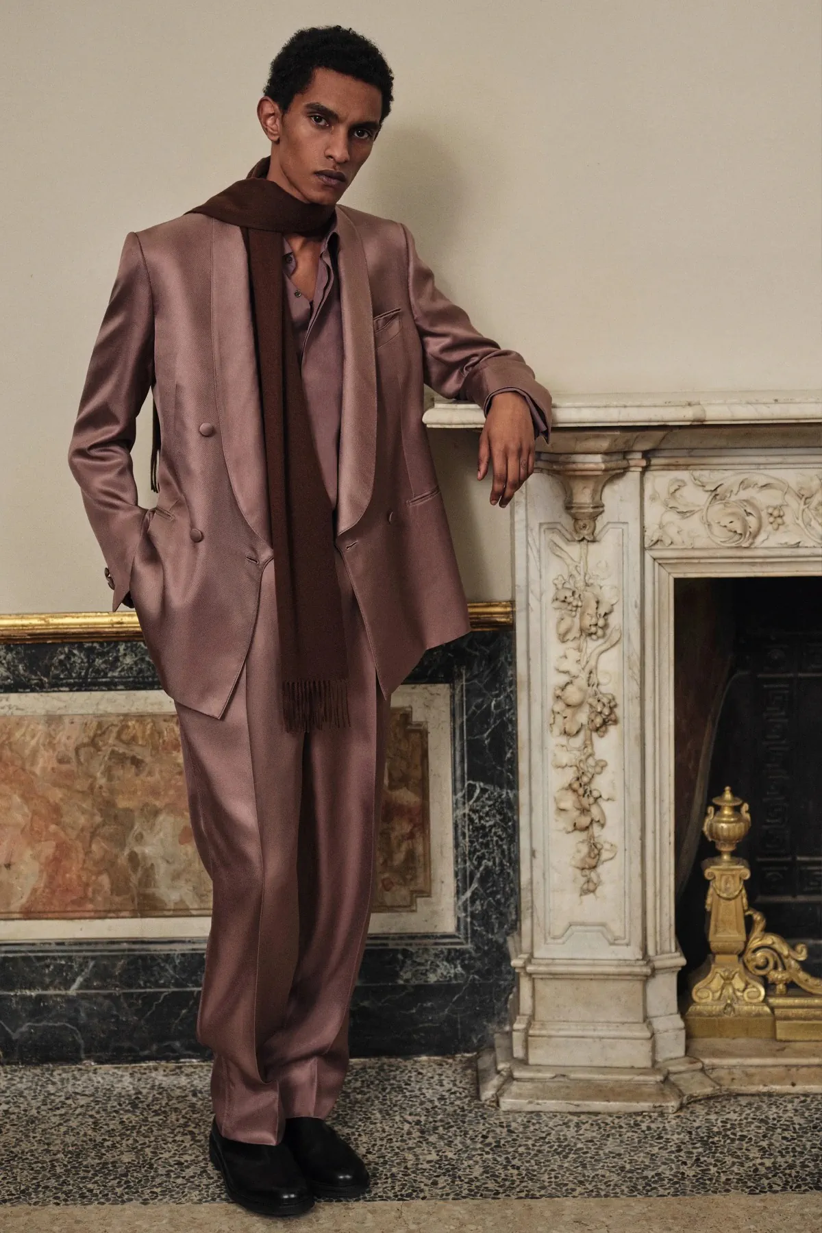 La collection Brioni automne 2025 célèbre la légèreté et le mouvement à Milan