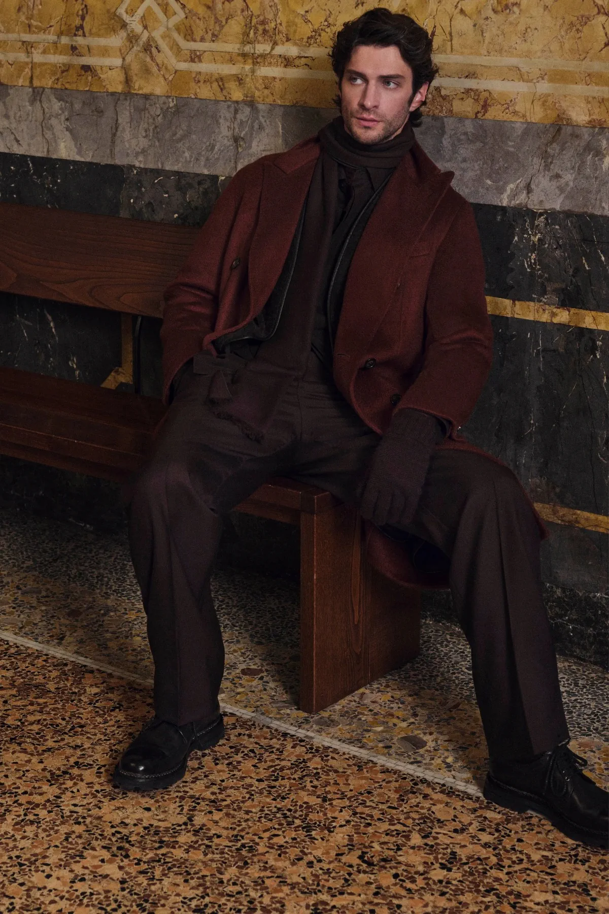 La collection Brioni automne 2025 célèbre la légèreté et le mouvement à Milan