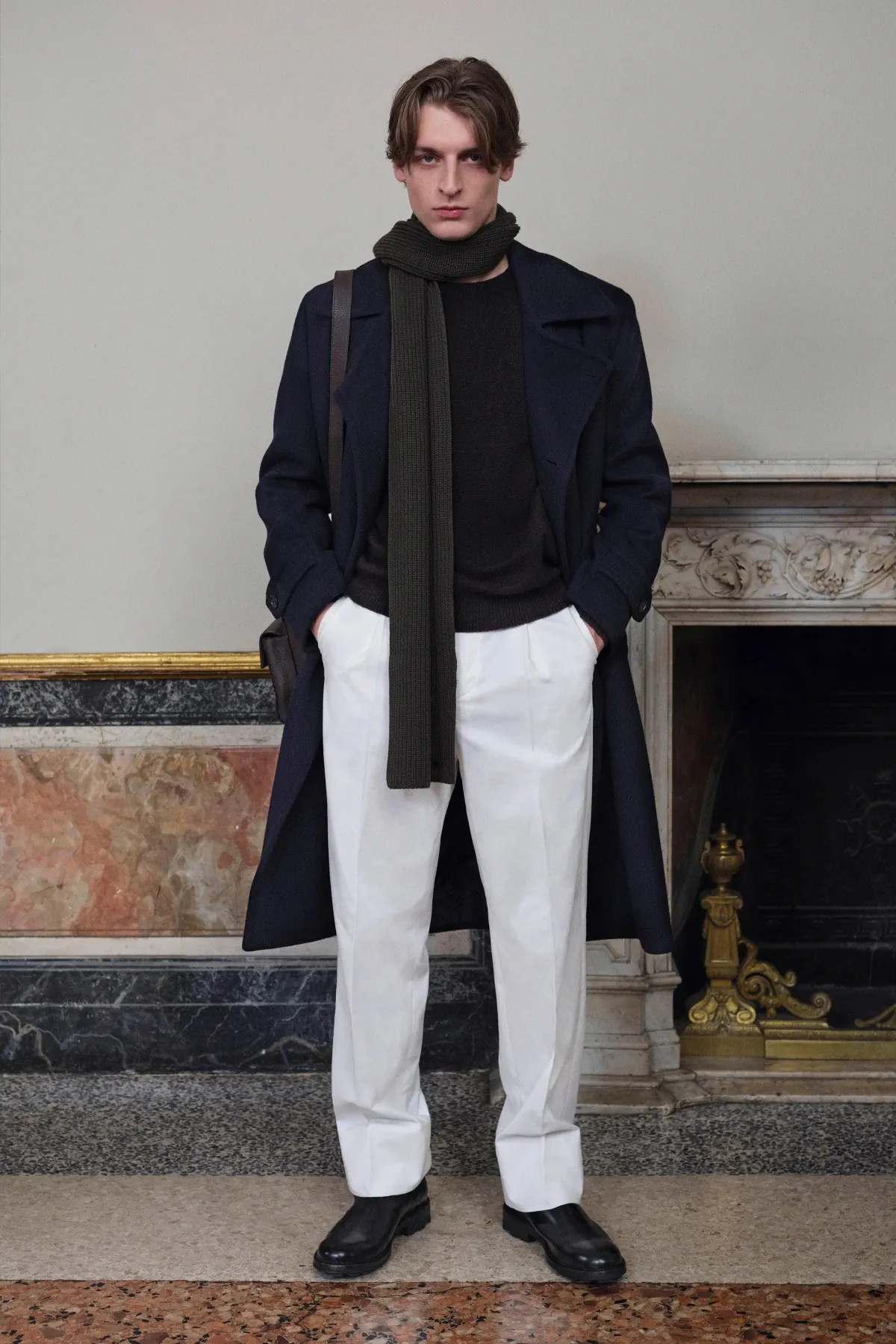 La collection Brioni automne 2025 célèbre la légèreté et le mouvement à Milan