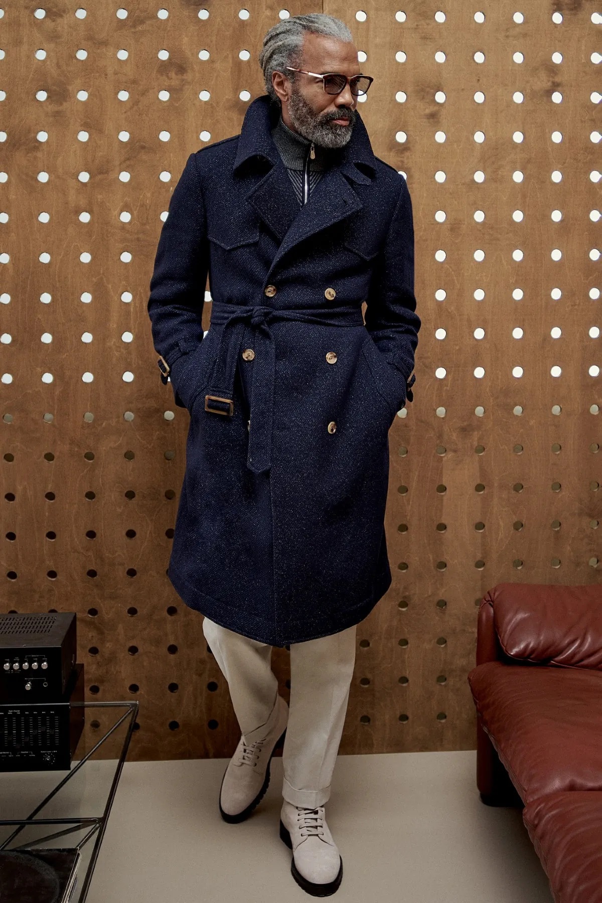 La collection Brunello Cucinelli Automne 2025 allie tradition et modernité avec une touche vibrante