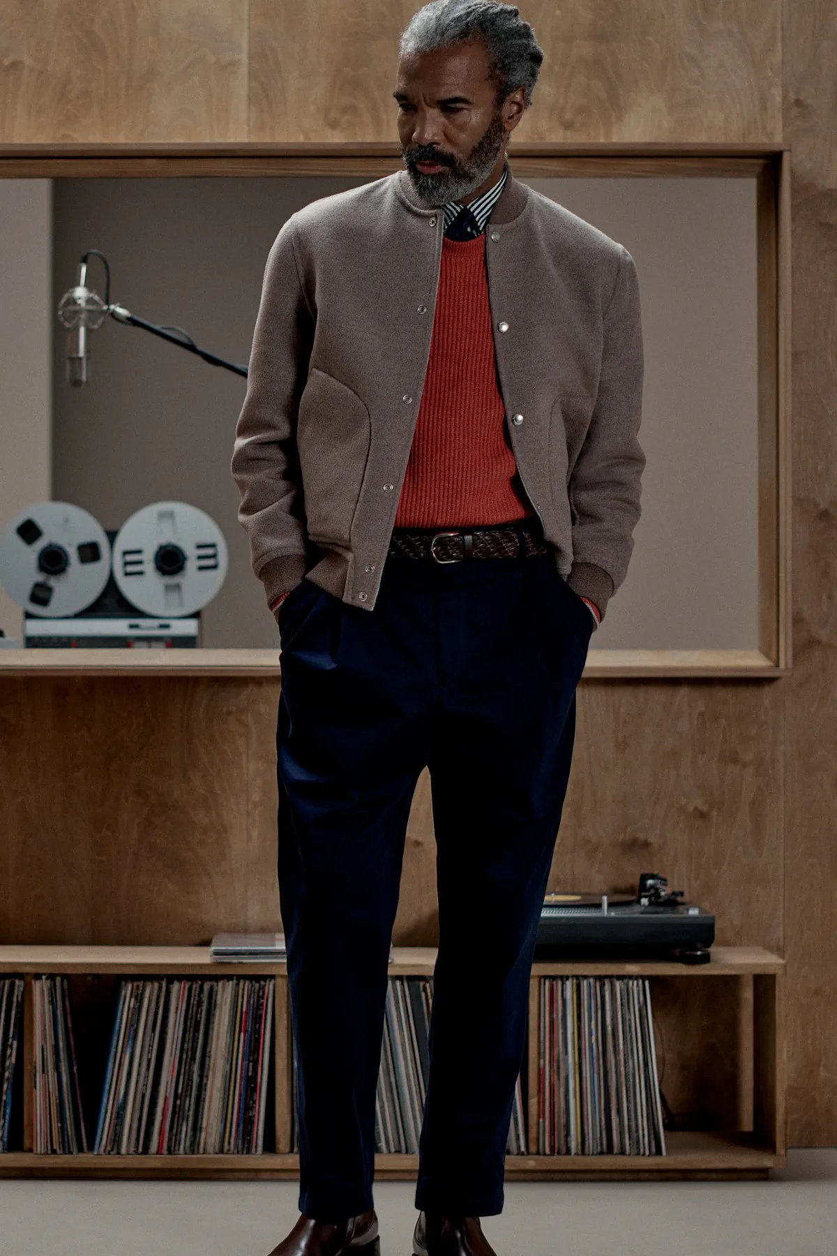 La collection Brunello Cucinelli Automne 2025 allie tradition et modernité avec une touche vibrante