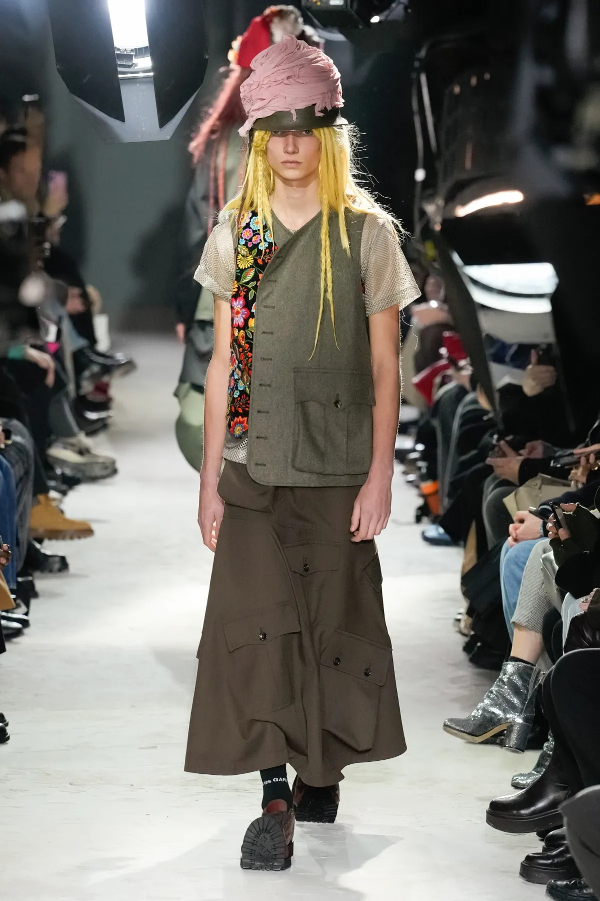 Avec la collection COMME des GARÇONS Homme Plus Automne 2025, Rei Kawakubo rejette la guerre par une réinvention radicale