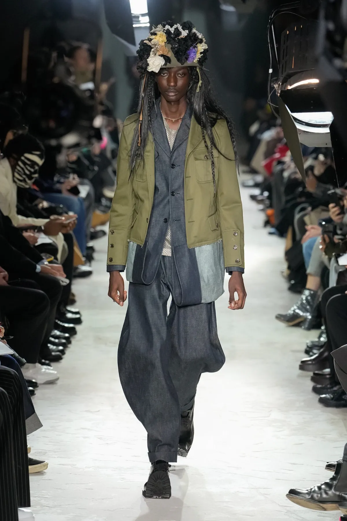 Avec la collection COMME des GARÇONS Homme Plus Automne 2025, Rei Kawakubo rejette la guerre par une réinvention radicale