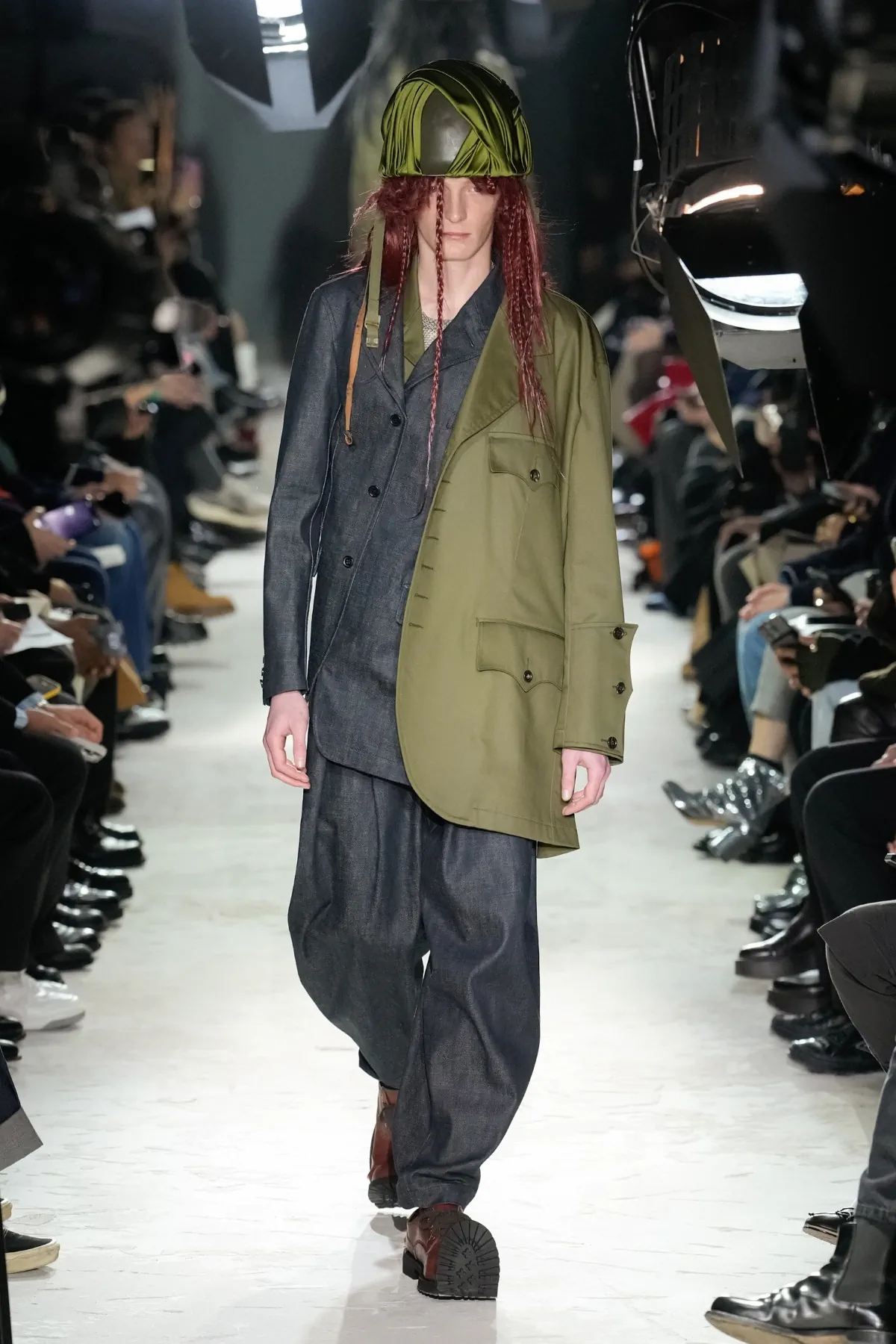 Avec la collection COMME des GARÇONS Homme Plus Automne 2025, Rei Kawakubo rejette la guerre par une réinvention radicale