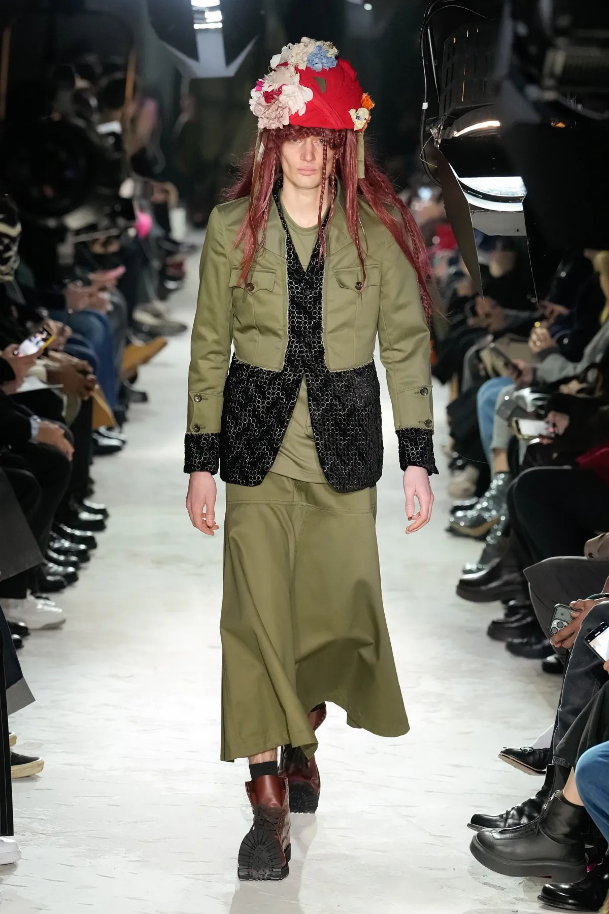 Avec la collection COMME des GARÇONS Homme Plus Automne 2025, Rei Kawakubo rejette la guerre par une réinvention radicale
