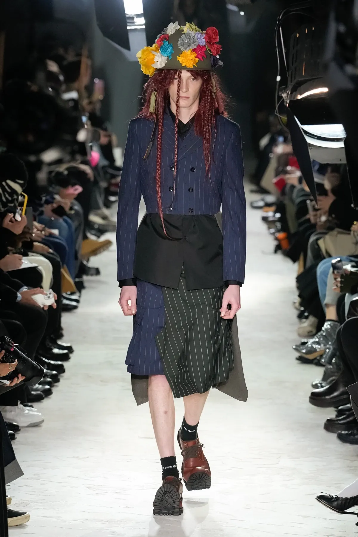 Avec la collection COMME des GARÇONS Homme Plus Automne 2025, Rei Kawakubo rejette la guerre par une réinvention radicale