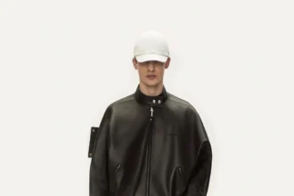 La collection courrèges Automne 2025 pour hommes allie l'esthétique de la moto à la haute couture