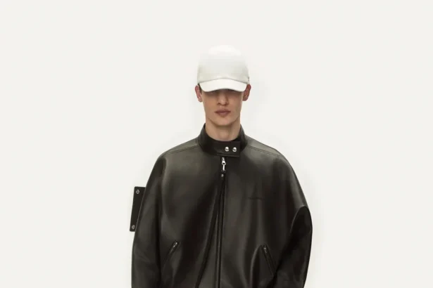 La collection courrèges Automne 2025 pour hommes allie l'esthétique de la moto à la haute couture