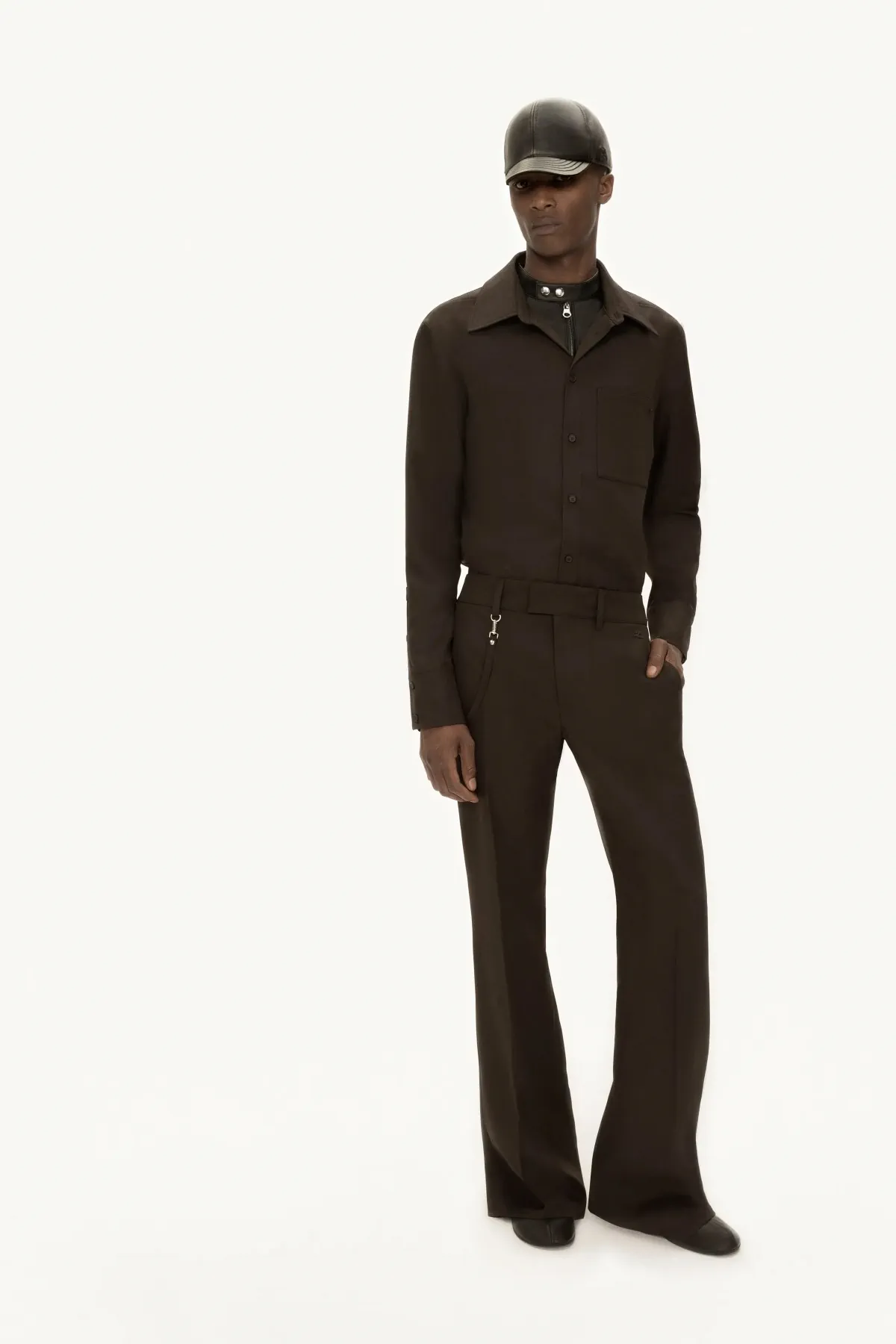 La collection courrèges Automne 2025 pour hommes allie l'esthétique de la moto à la haute couture