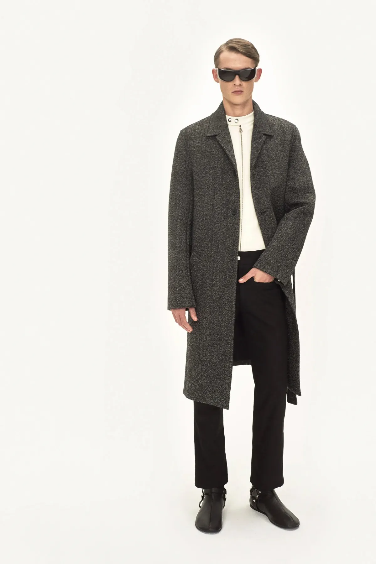 La collection courrèges Automne 2025 pour hommes allie l'esthétique de la moto à la haute couture