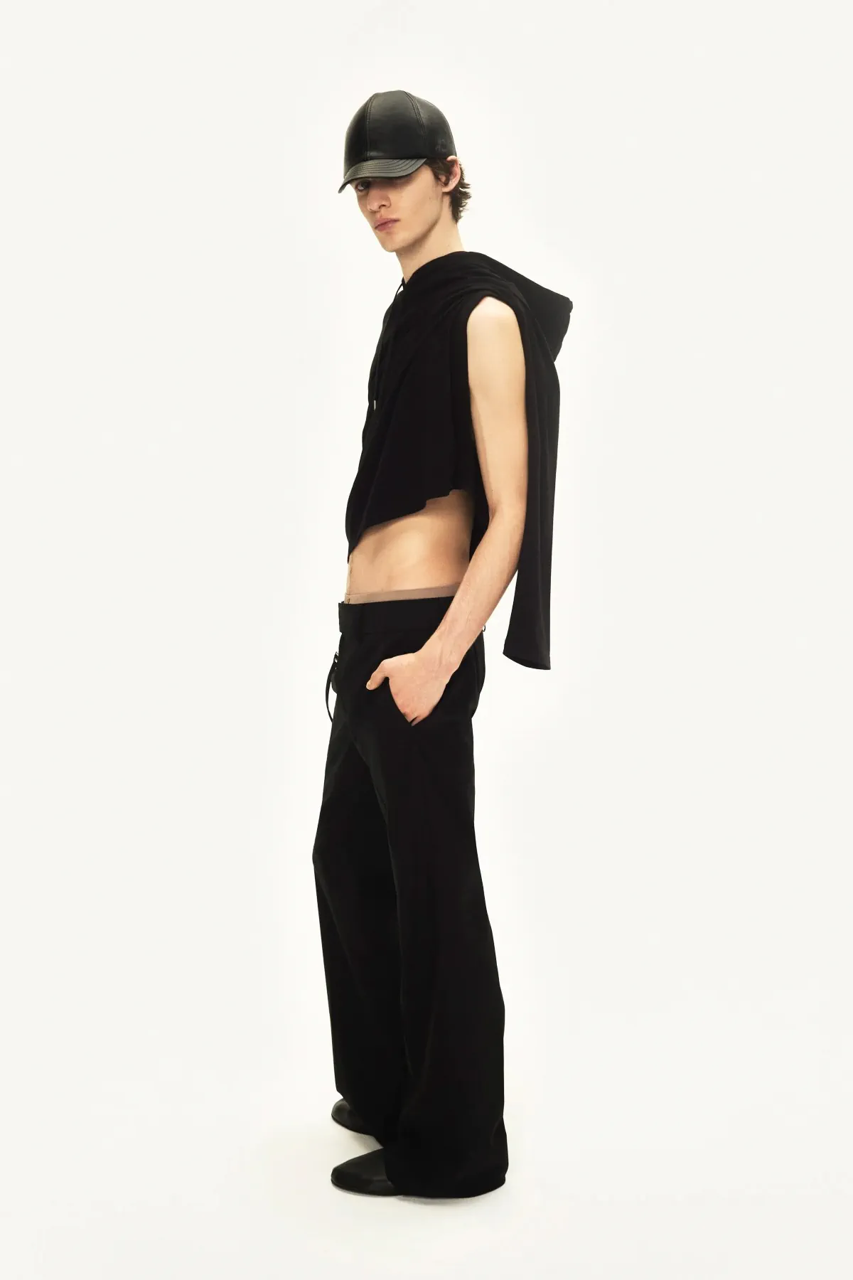 La collection courrèges Automne 2025 pour hommes allie l'esthétique de la moto à la haute couture