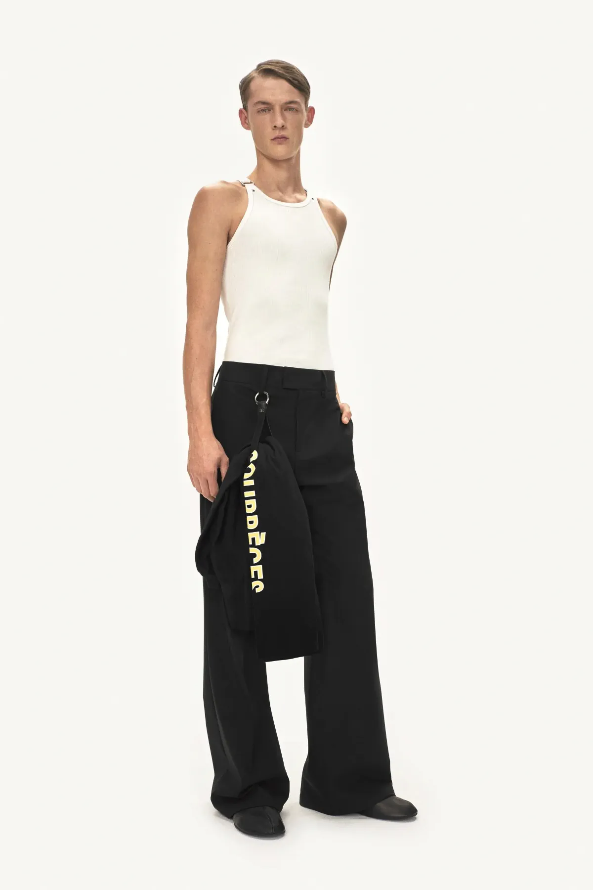 La collection courrèges Automne 2025 pour hommes allie l'esthétique de la moto à la haute couture