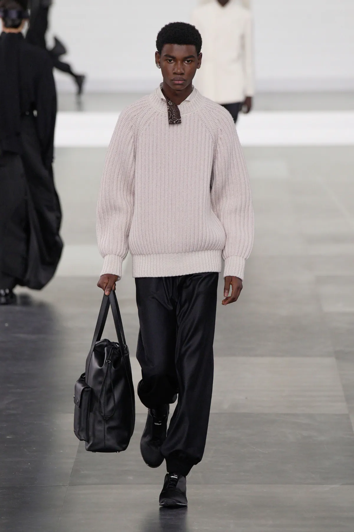 DIOR Men embrasse un luxe tranquille avec une précision intemporelle pour l'automne 2025