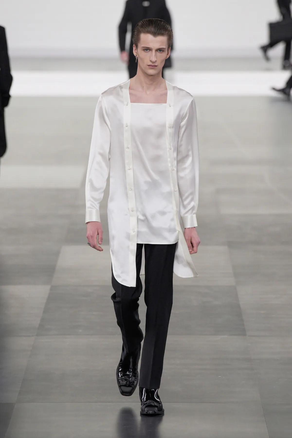 DIOR Men embrasse un luxe tranquille avec une précision intemporelle pour l'automne 2025